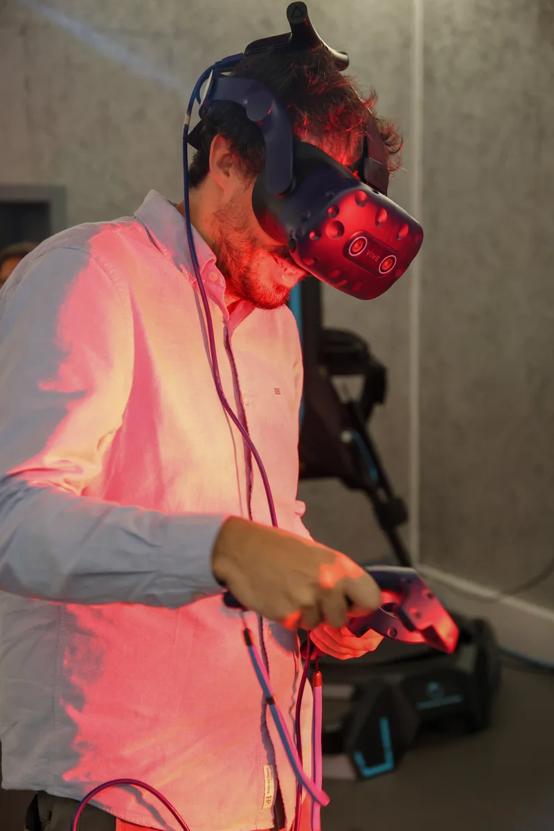 Henrique Diogo Silva a experimentar realidade virtual